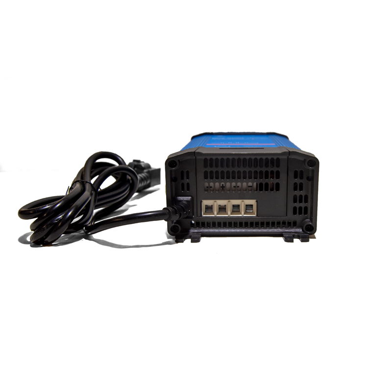 Caricabatterie Blue smart IP22 a 3 uscite 12V, 30 amp
