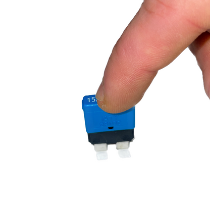 Fusibile a lama automatico reinseribile con pulsante